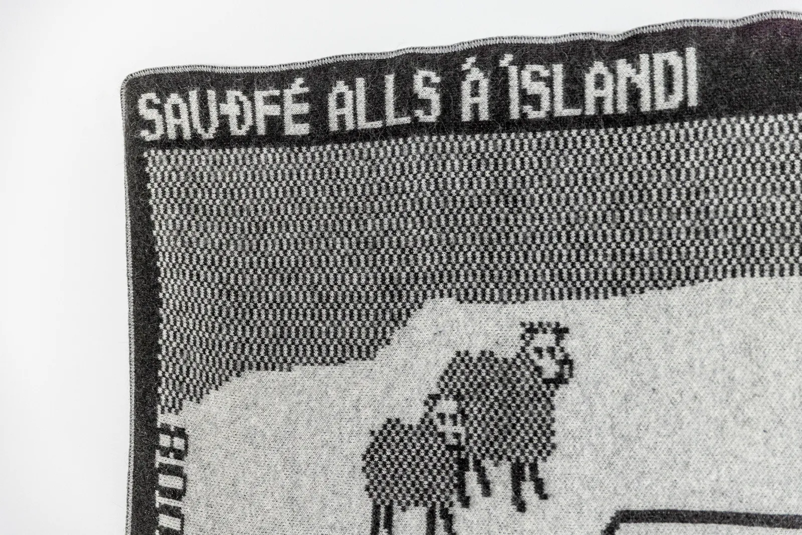 Teppi sem sýnir þróun í fjölda ferðafólks og kinda á Íslandi